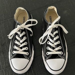 CONVERSE. GREAT CONDITION. LIKE NEW
